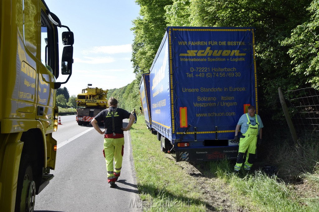 LKW in Boeschung A 3 Rich Frankfurt Hoehe Roesrath Lohmar P014.JPG - Miklos Laubert